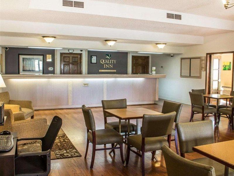 Quality Inn Tulsa Central Extérieur photo