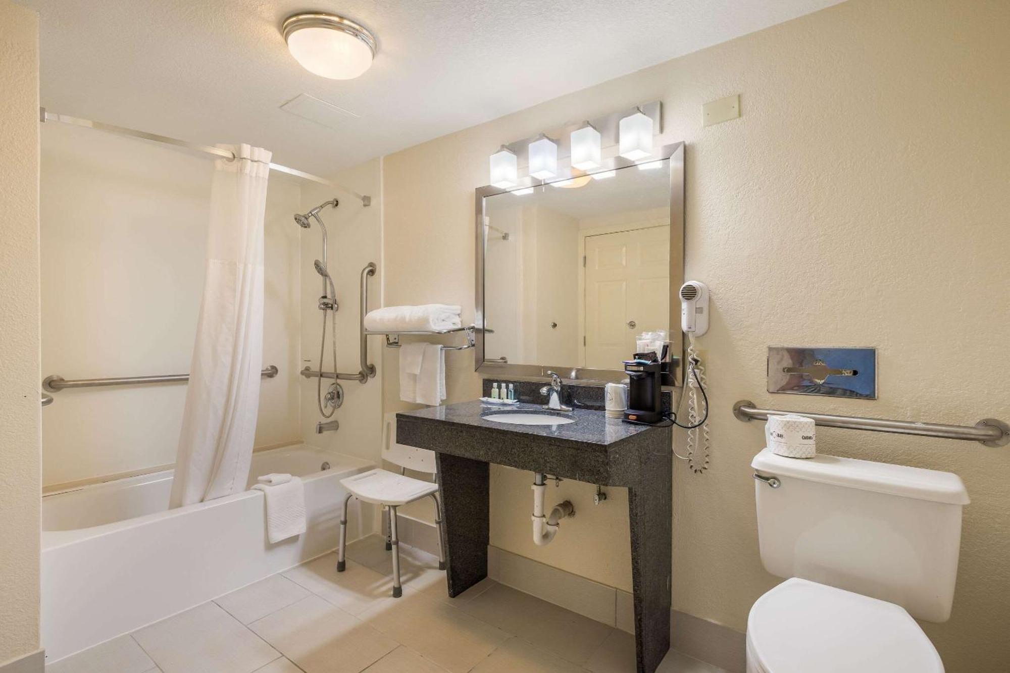 Quality Inn Tulsa Central Extérieur photo