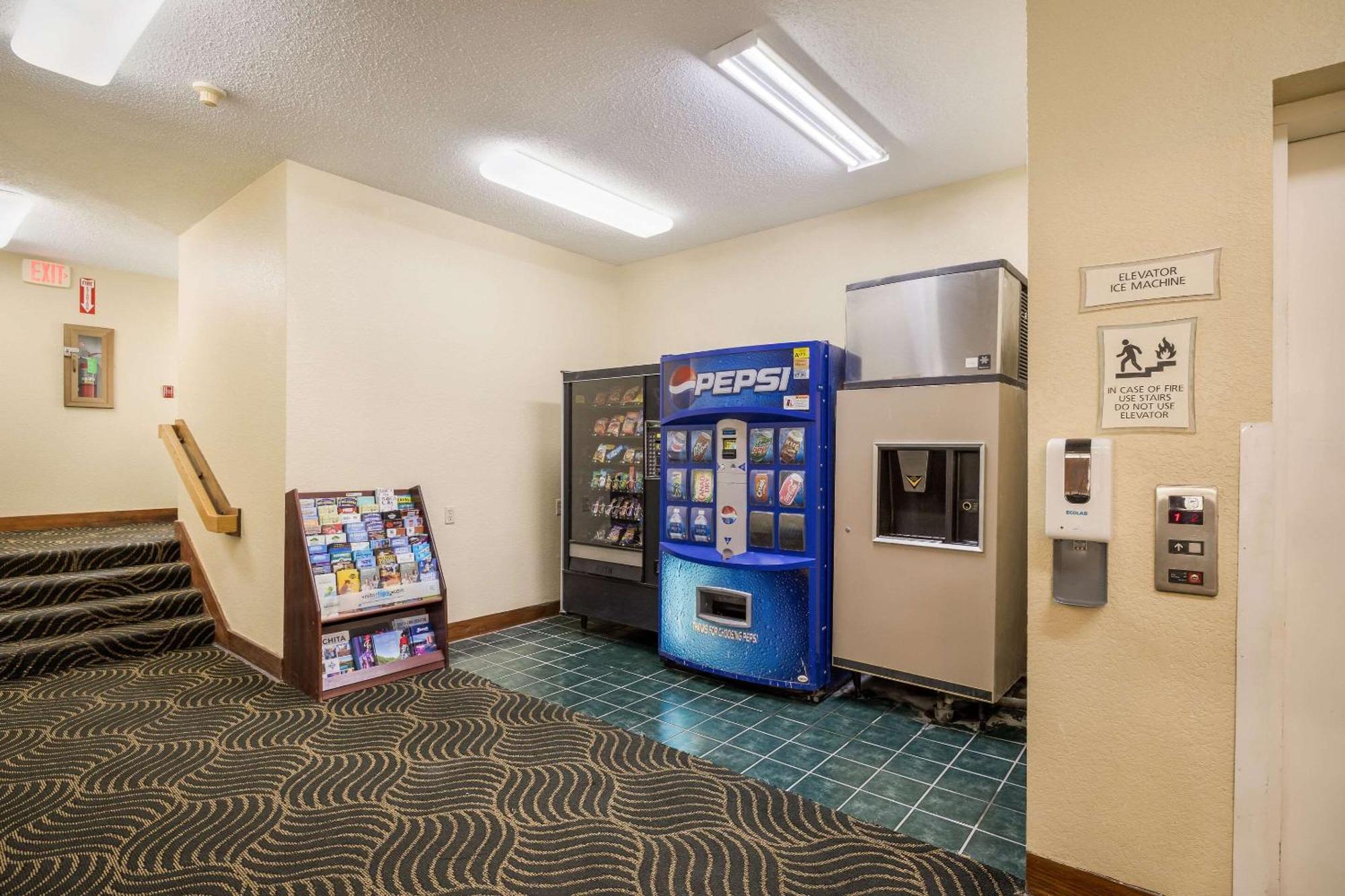 Quality Inn Tulsa Central Extérieur photo