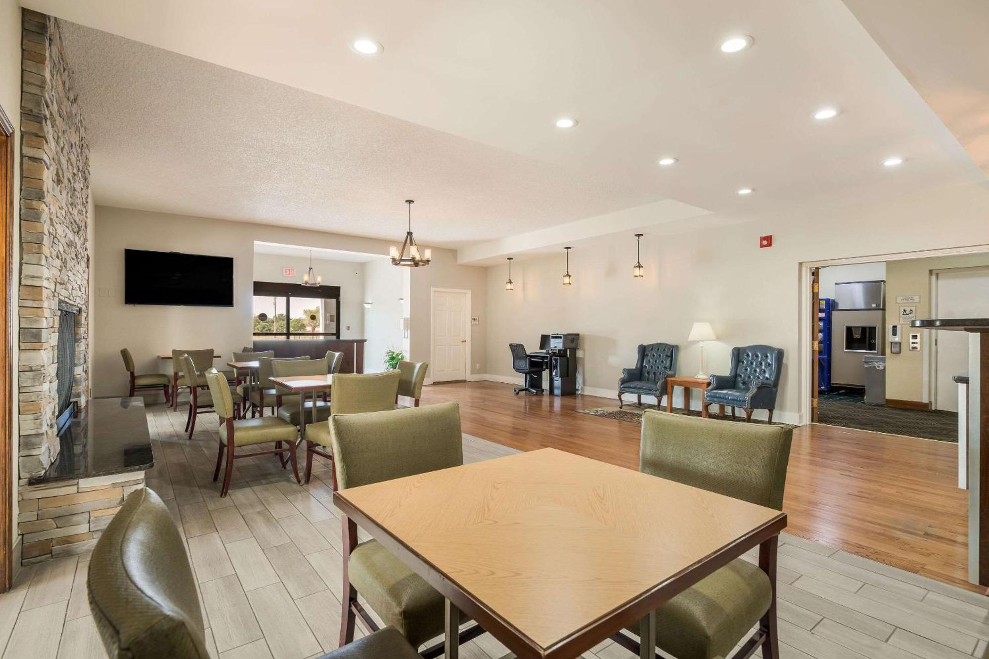 Quality Inn Tulsa Central Extérieur photo