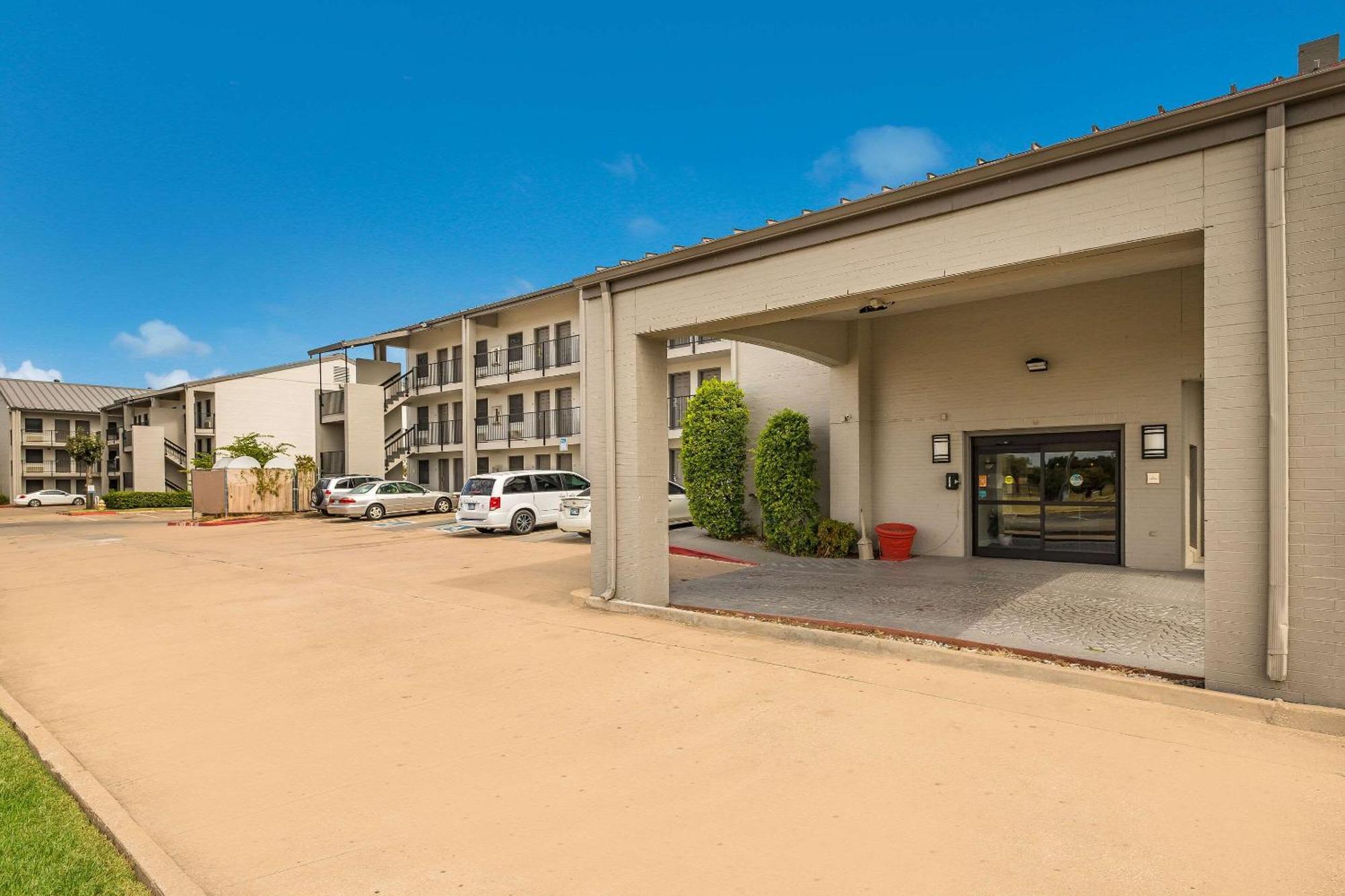 Quality Inn Tulsa Central Extérieur photo