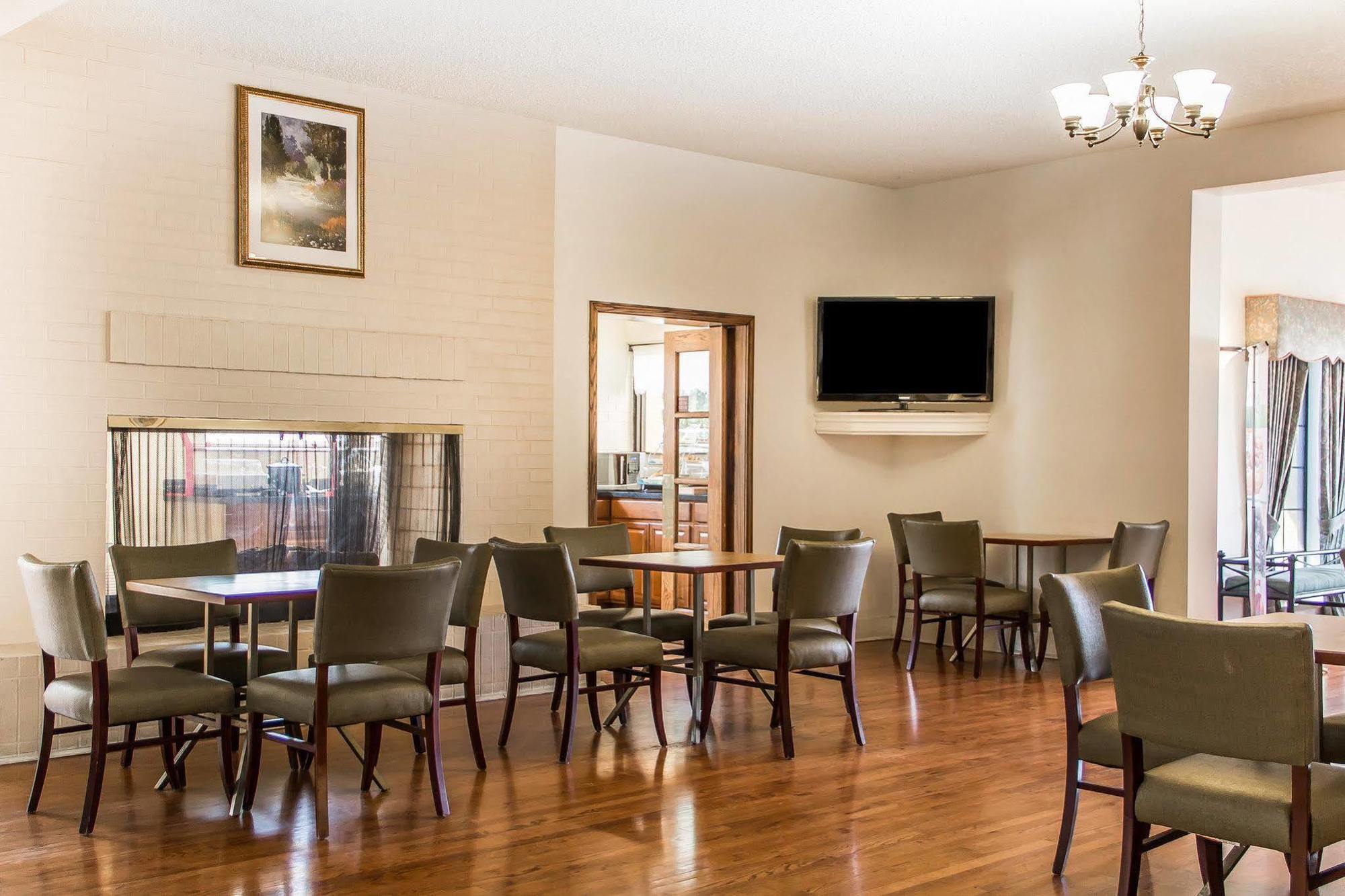 Quality Inn Tulsa Central Extérieur photo