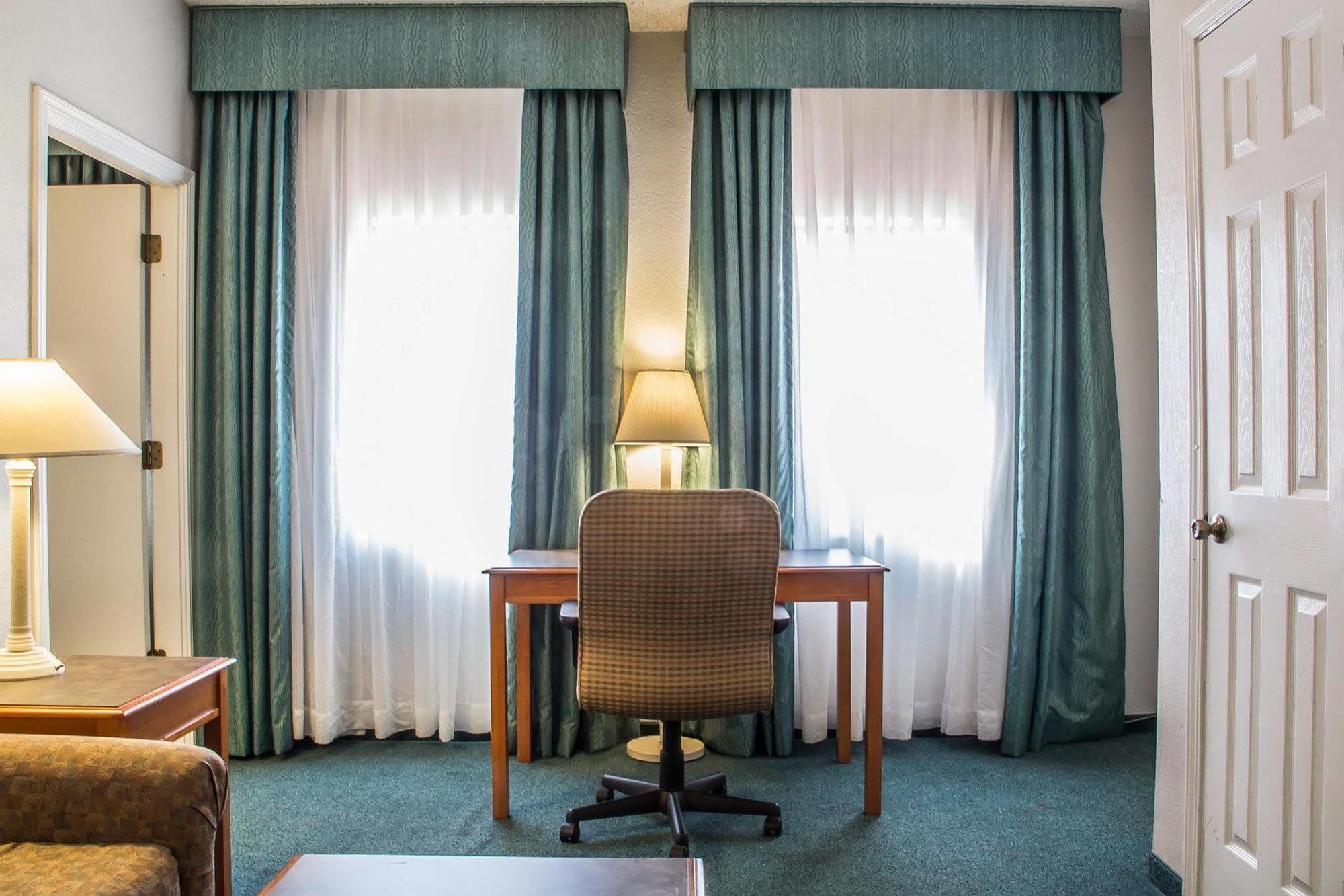 Quality Inn Tulsa Central Extérieur photo